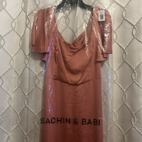 Elegant Sachin & Babi Gown - Picture 9 of 9